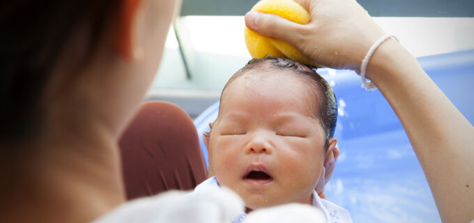 Cara Memandikan Bayi Baru Lahir