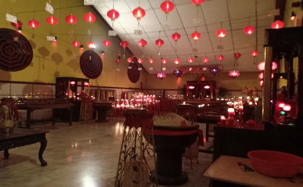 Suasana Malam Hari di Vihara Sian Jin Ku Poh Tonjong Suasana Malam Hari di Vihara Sian Jin Ku Poh Tonjong