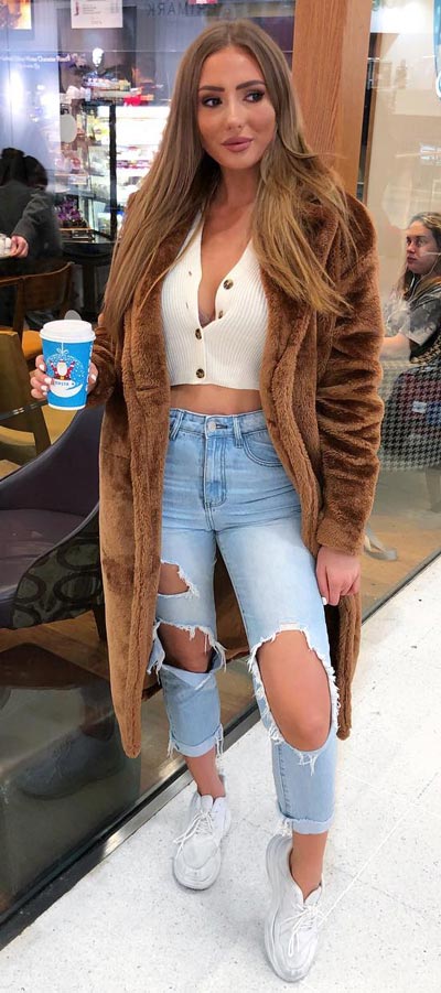 We've scouted the best outfit ideas and trends to start the Spring season. 29 Simple Winter to Spring Outfits to Try in 2019. Spring + Winter Outfits via higiggle.com #springoutfits #winteroutfits #fashion #style