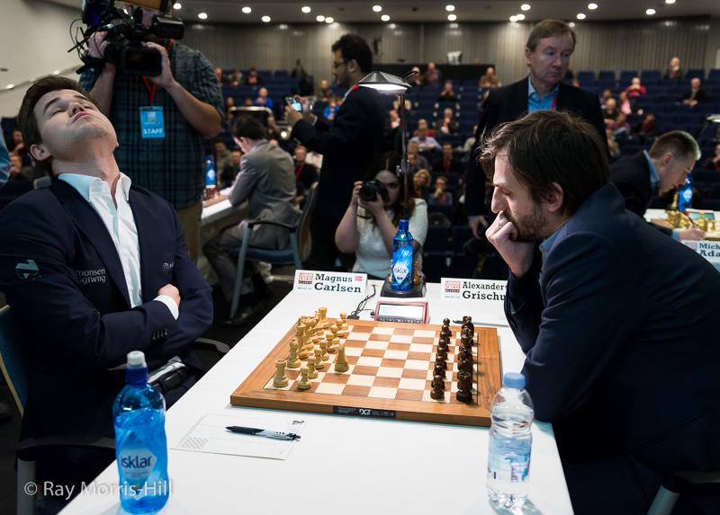 Dans une attaque Canal-Sokolsky, le champion du monde d'échecs va chercher le point décisif contre le Russe Alexander Grischuk - Photo © Ray Morris-Hill