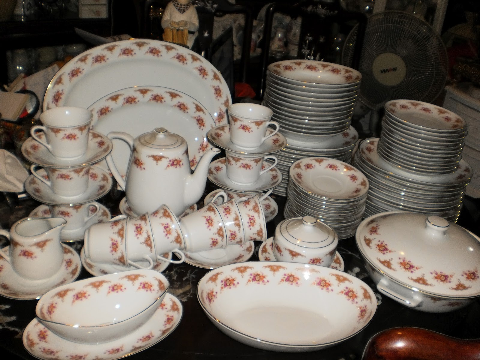 Bonnie's collection Mixed Flower Design Full Tea set With Dinner set.