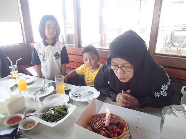 Syukuran Ulang Tahun Mamah di Seafood City by Bandar Djakarta