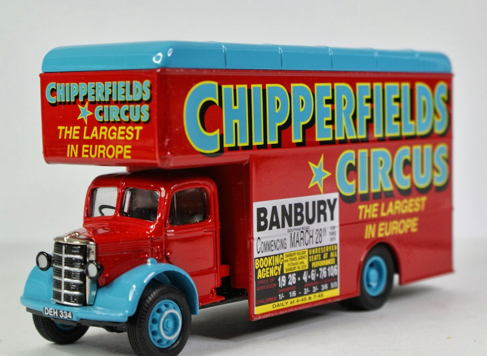 Corgi classics - 1 véhicule cirque Chipperfields - AEC cage truck & trailer - réf 97889 - neuf en, Vente aux enchères : Jouets - Trains - Poupées - Automates