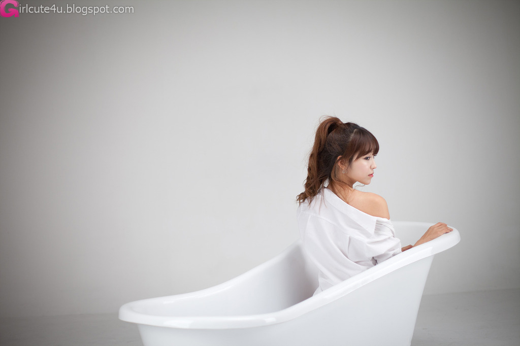 Lee Eun Hye White Shirt And Bath Tub ~ Cute Girl Asian Girl Korean Girl Japanese Girl 