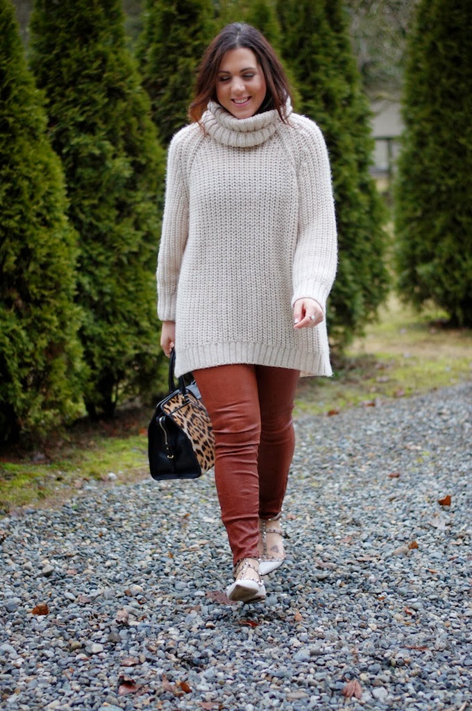 H&M turtleneck sweater outfit