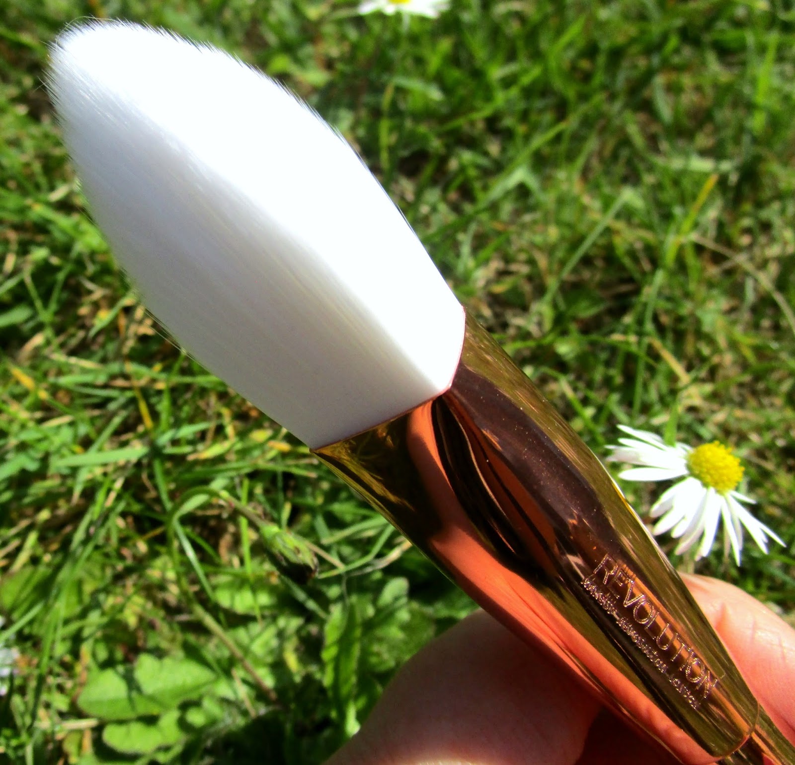 HaySparkle Makeup Revolution Ultra Contour Foundation Brush Review