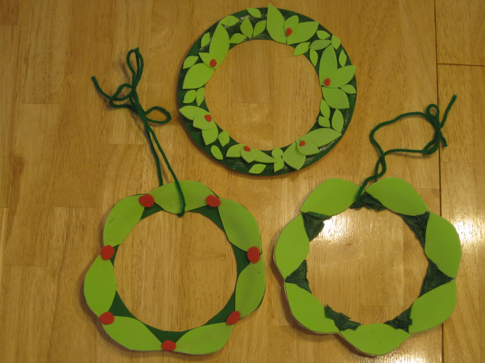 Mayhem at the Mobleys: Paper Plate Wreaths