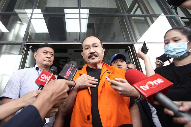 Fredrich Yunadi Ingin Laporkan Pimpinan dan Jubir KPK ke Polisi Fredrich Yunadi Ingin Laporkan Pimpinan dan Jubir KPK ke Polisi