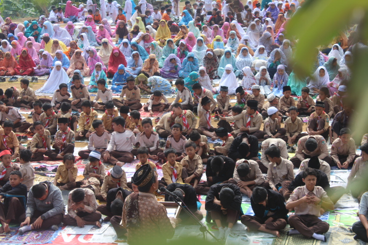 1 000 Siswa Izzatul Islam Getasan Gelar Shalat Istisqa