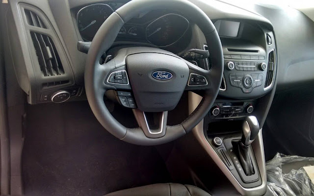 Ford Focus SE 1.6 Powershift Automático - interior