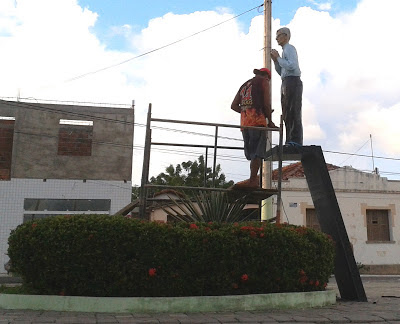 Resultado de imagem para foto da estatua monsenhor expedito