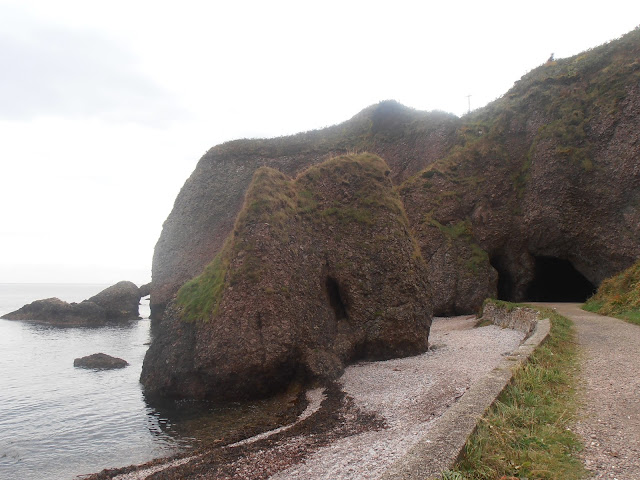 Entrada a las cuevas de Cushendun Entrada a las cuevas de Cushendun