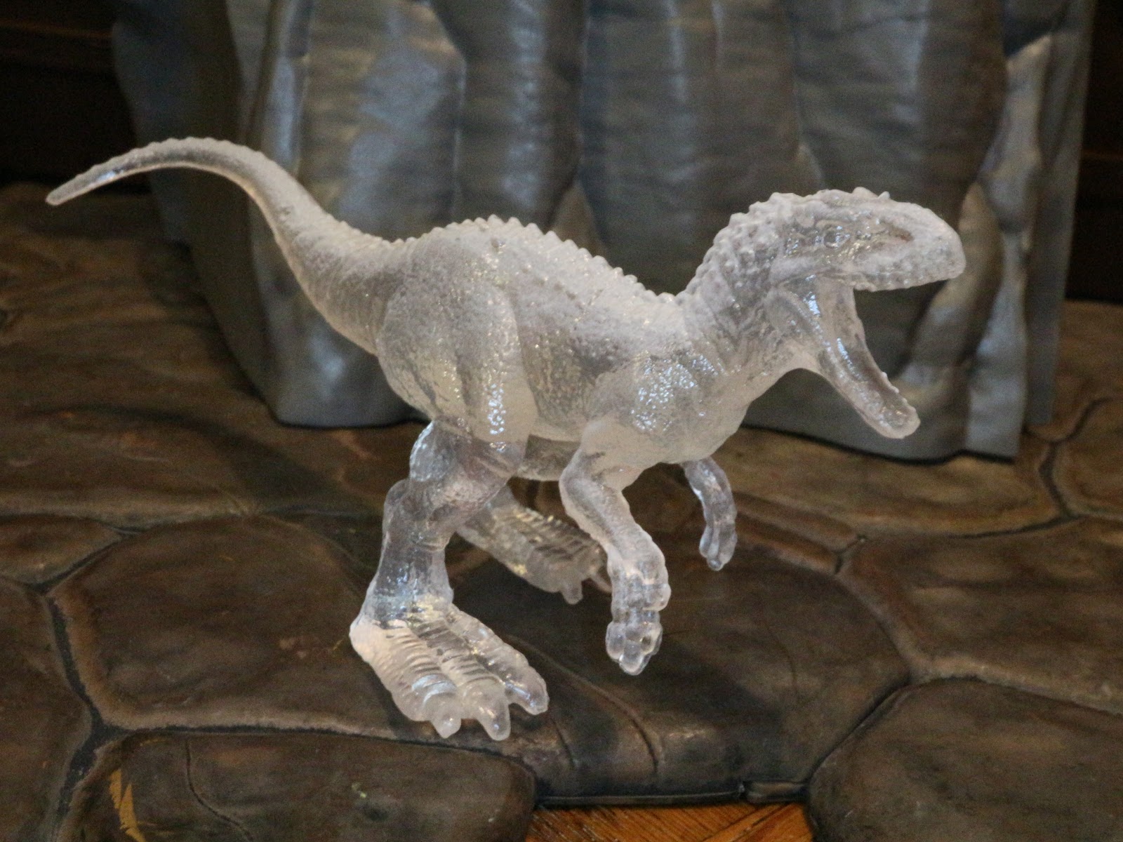 Jurassic World Mini Figures STEGOSAURUS VELOCIRAPTOR & TRANSPARENT INDOMINUS 