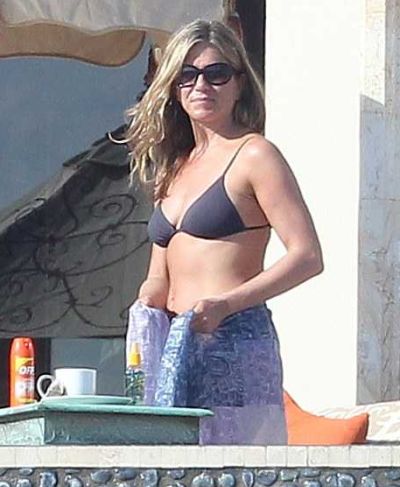 Retro Bikini: Jennifer Aniston: “Bikinis” And Kissing Moment For The