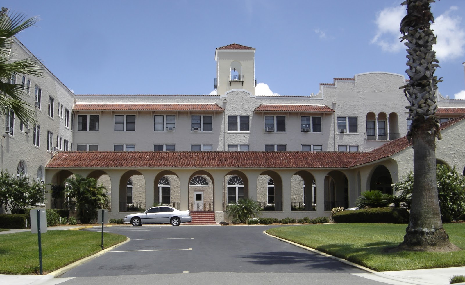 Places To Go, Buildings To See Hotel Forrest Lake Sanford, Florida