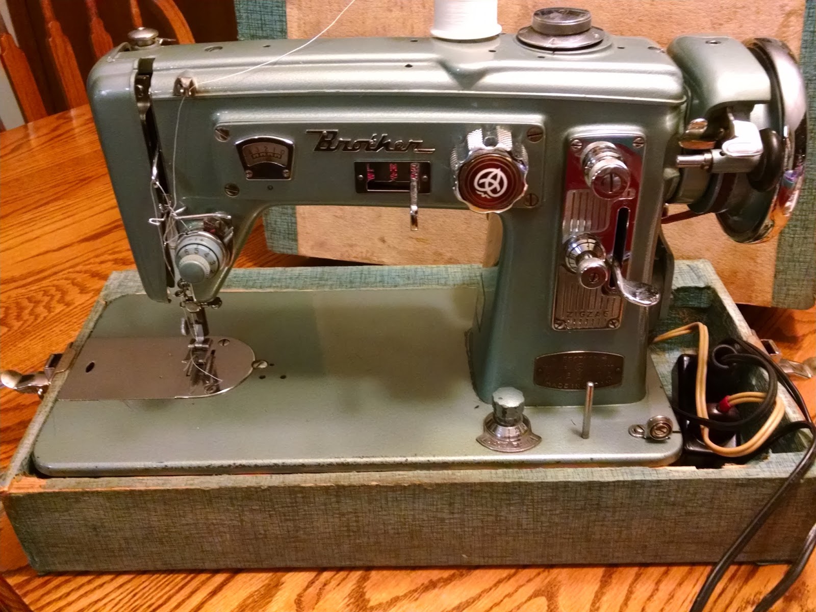 Sewing Machine Mavin To Be Jolly