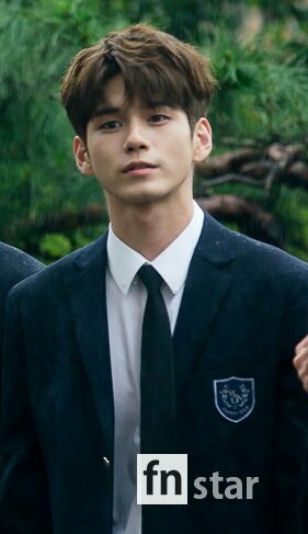 어제 옹성우 기사사진 클래스.jpg | 인스티즈