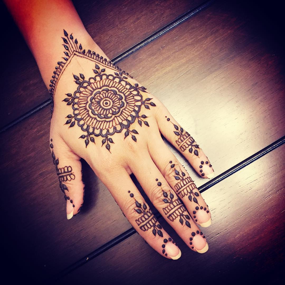 125+ New Simple Mehndi/Henna Designs for Hands - Buzzpk