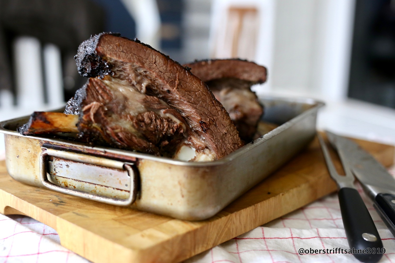 BBQ Style aus dem Backofen: Dicke Rippe vom Rind, hier vom Zwergzebu
