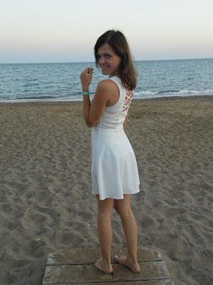 mala-crna-oblekica-white-dress-picture-fashion-blog