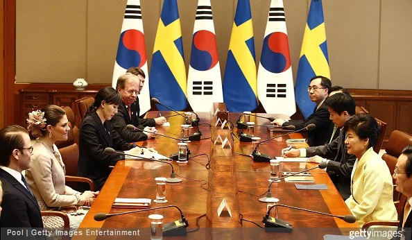 Crown Princess Victoria of Sweden talks with South Korena president Park Geun-Hye during their meeting at the presidential blue house 