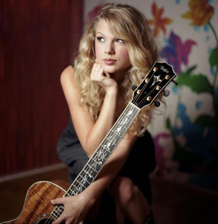 Taylor Swift Pictures: Sexy Taylor Swift Hot Picture