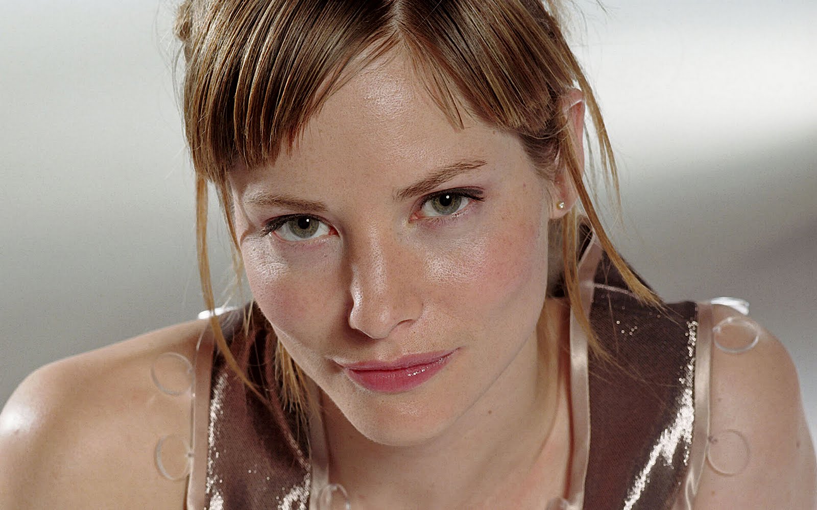 Sienna Guillory está oficialmente em Resident Evil: Retribution