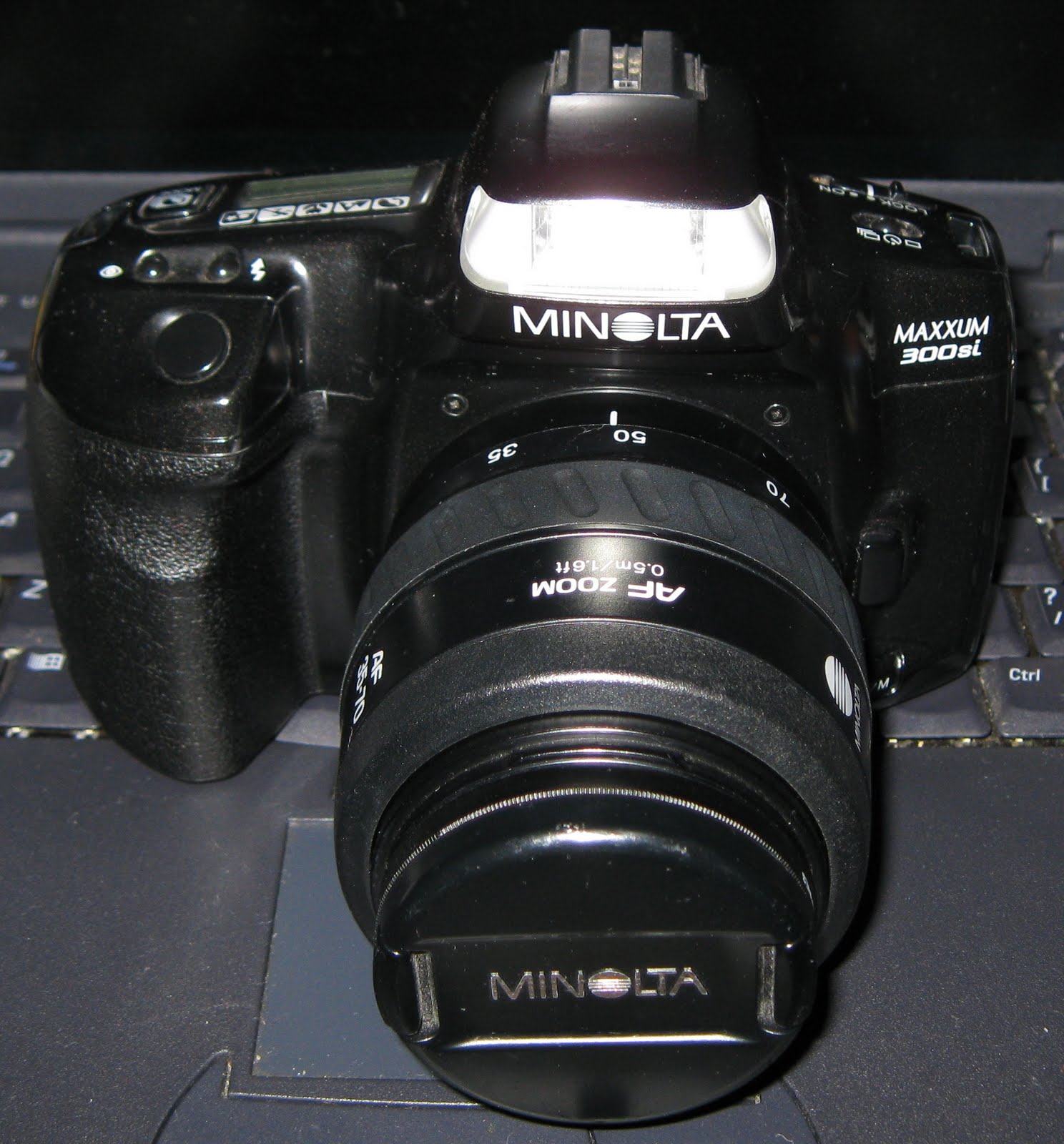 The Chens: The User’s Review: Minolta Maxxum 300si SLR Film Camera