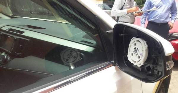 Juan Zepeda va a Puebla y le roban los espejos de su camioneta de lujo afuera del PRD estatal