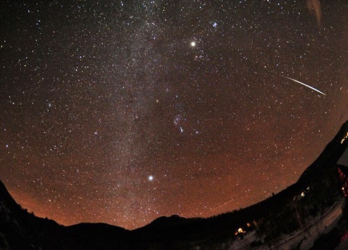Geminid_meteor_shower_2014_photo_NASA