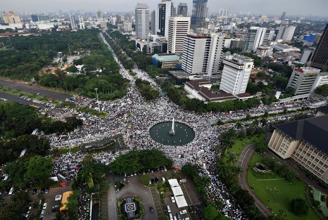 ‘Gue bukan sok suci, gue pun banyak dosa, oleh karena itu gue berusaha semampu gue untuk berbuat yg terbaik.’