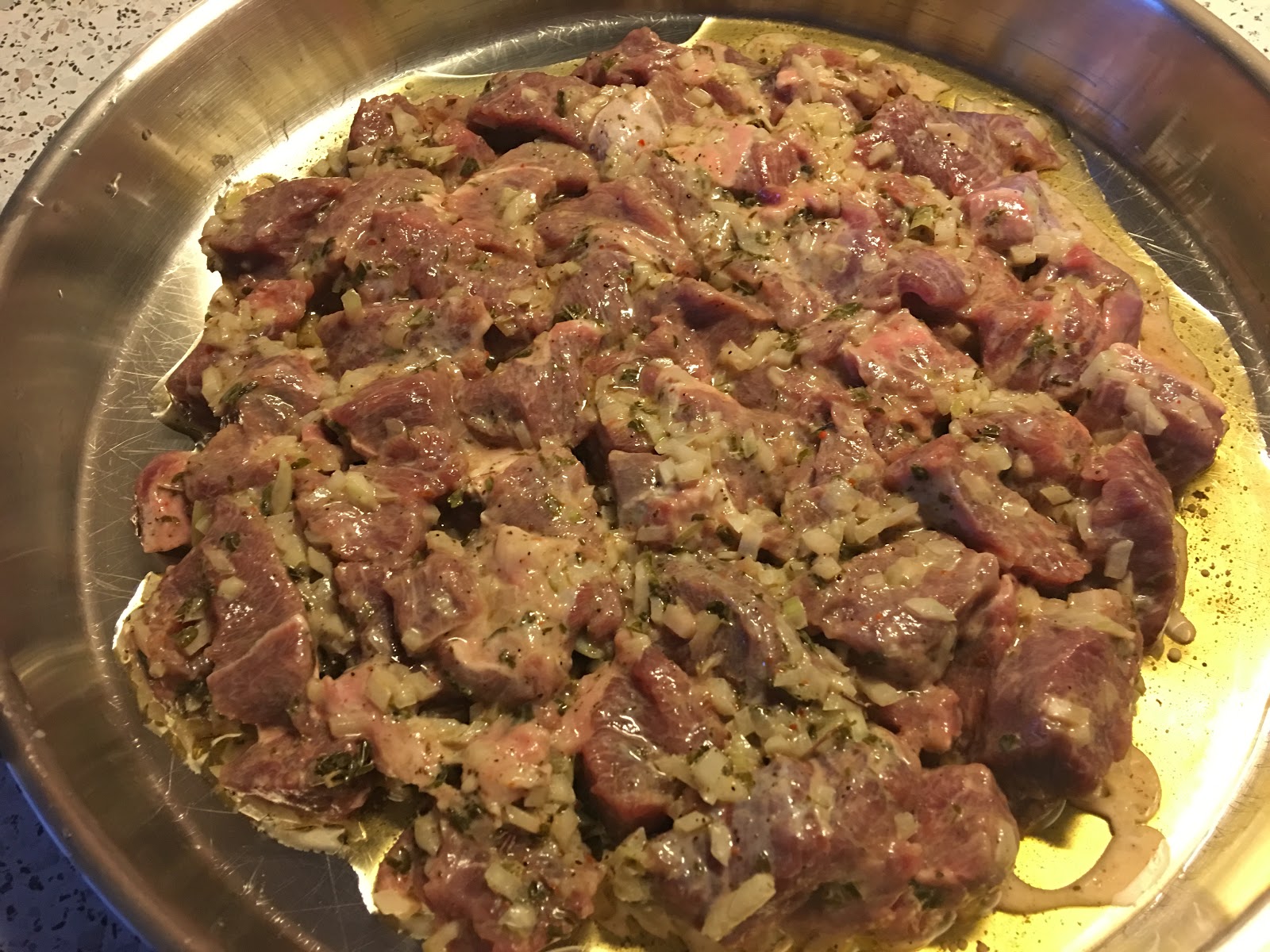 Hayata dair ne varsa Eli Böğründe (yanyana)