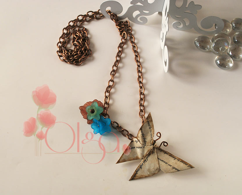 Desde el Taller de Olga.Collar mariposa de Origami