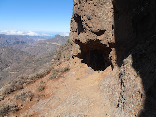 Una de las Cuevas de Caballero Exterior de una de las Cuevas de Caballero