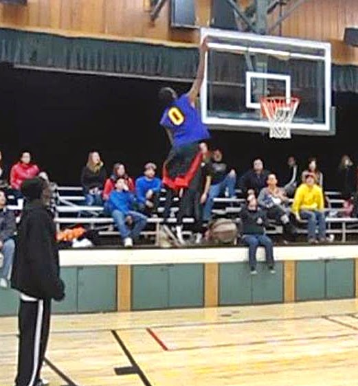 BASKET A TODO RITMO "TOUCHING TOP OF BACKBOARD"