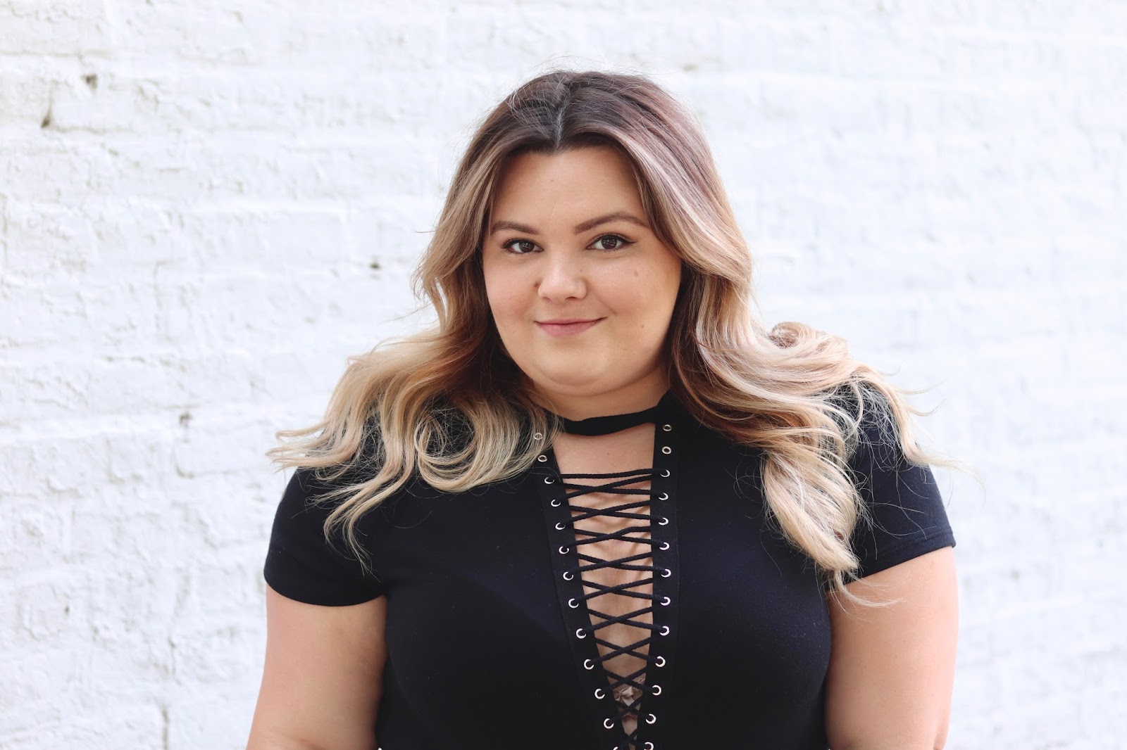 natalie craig, natalie in the city, Chicago plus size fashion blogger, midwest blogger, influencer, fashion nova curve, plus size suede skirts, affordable plus size fashion, plus size, fatshion, curves and confidence, lace up, bombshell look, a night out