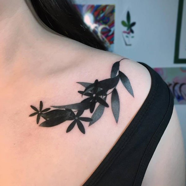 Tatuagens femininas na clavícula Tatuagens femininas na clavícula