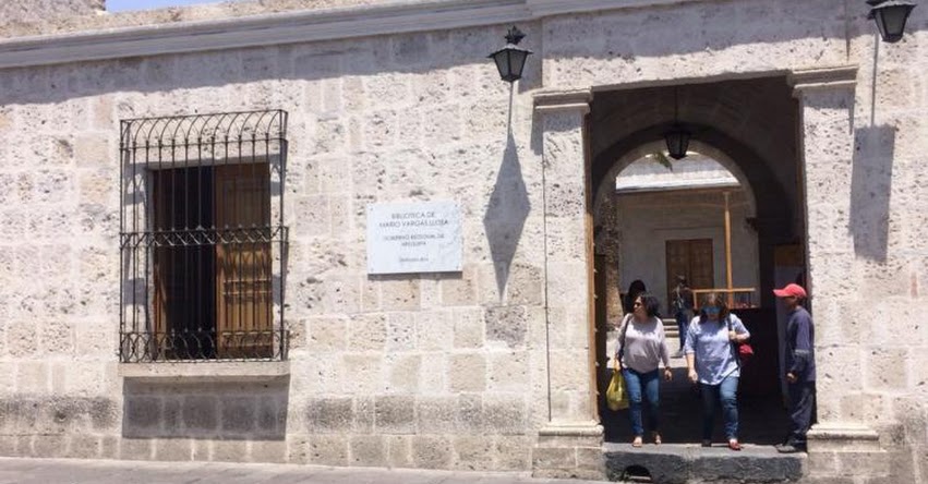 Premio Nobel de Literatura, Mario Vargas Llosa entregará lote de libros a su ciudad natal Arequipa Premio Nobel de Literatura, Mario Vargas Llosa entregará lote de libros a su ciudad natal Arequipa
