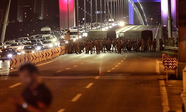 Kudeta Militer di Turki: Seluruh Bandara Ditutup, Rakyat Turun Ke Jalan
