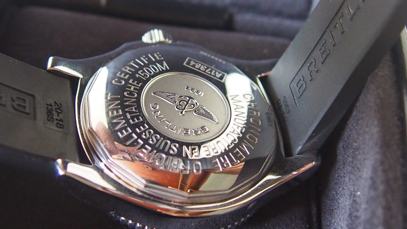 Определить подлинность часов. Часы мужские Брайтлинг 1884 серийный номер ав0110. Breitling серийный номер 6142248. Breitling Bentley Flying b серийный номер. Часы Брайтлинг серийный номер.