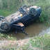 Carro caí no brejo na BR-406 no caminho para o aeroporto