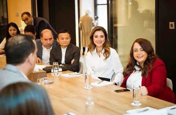 Queen Rania visited Edraak together with Mr. Jack Ma, Executive Chairman of Alibaba Group. Edraak CEO Shireen Yacoub. Style of Queen Rania, dress