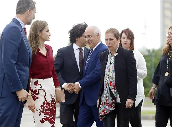 Queen Letizia wore Felipe Varela blouse and floral skirt, Felipe Varela clutch bag, Magrit pumps. National Centre for Technology and Food Safety
