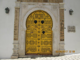 بابٌ أنيق: دار الجلد، مدينة تونس العتيقة.