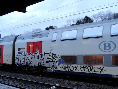 graff on train