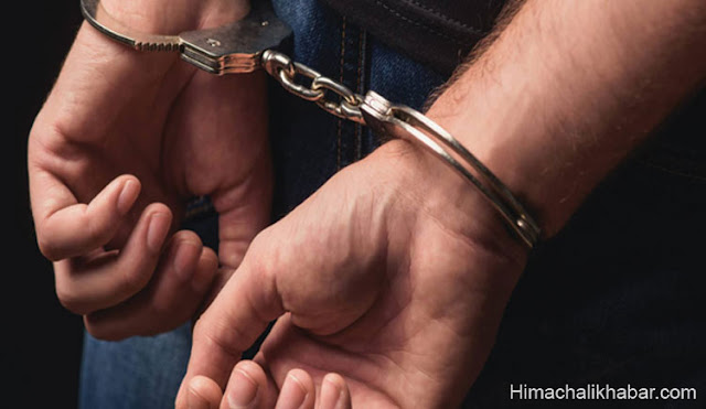 पुलिस ने 42 किलो चरस के साथ एक को किया गिरफ्तार पुलिस ने 42 किलो चरस के साथ एक को किया गिरफ्तार