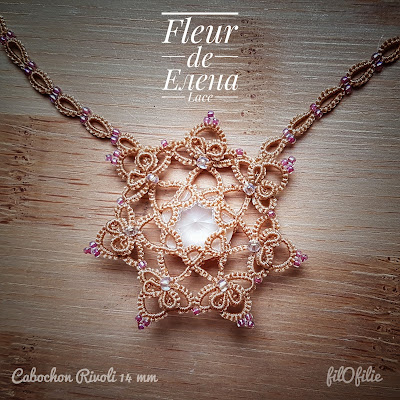 Collier avec Fleur à Cabochon