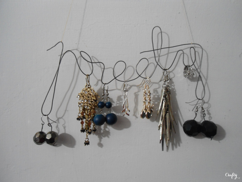 Crafty DIY Anthro Inspired Wire Wall Art/Jewelry Display