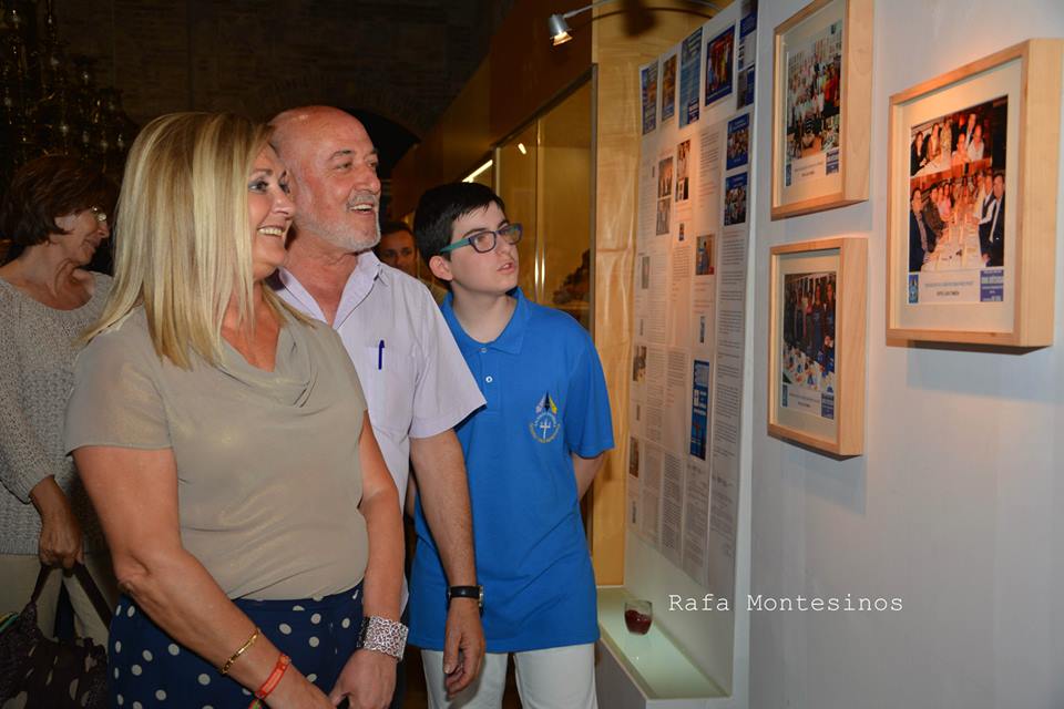 EXPOSICIÓN FOTOGRÁFICA UNA DÉCADA DE DIALOGO SEMANASANTERO EN LOS COLOQUIOS DE EOS