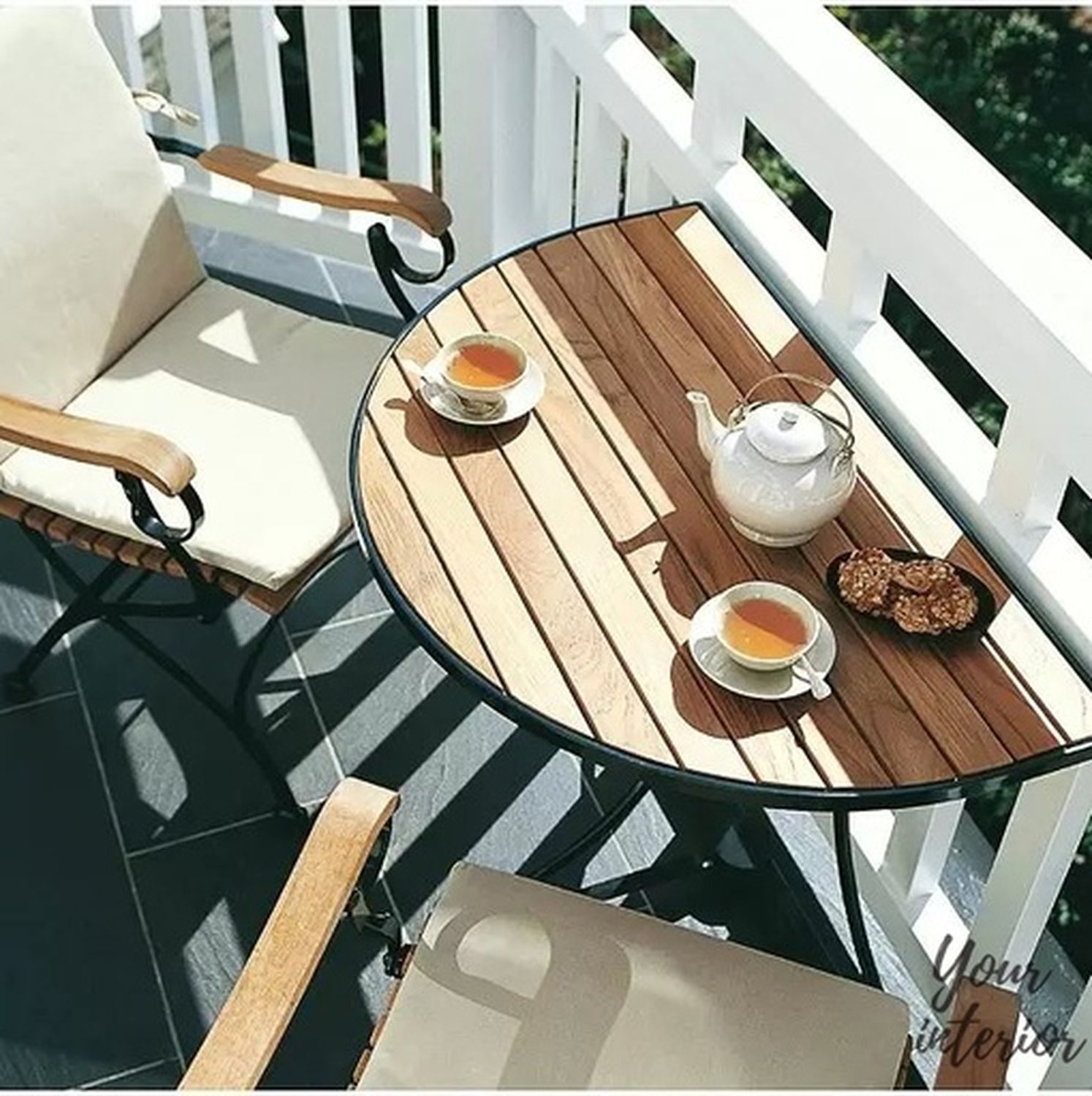 Складной столик на балкон. Деревянный столик на балкон. Круглый столик на балкон. Полукруглый столик на балкон. Полукруглый стол на балкон.